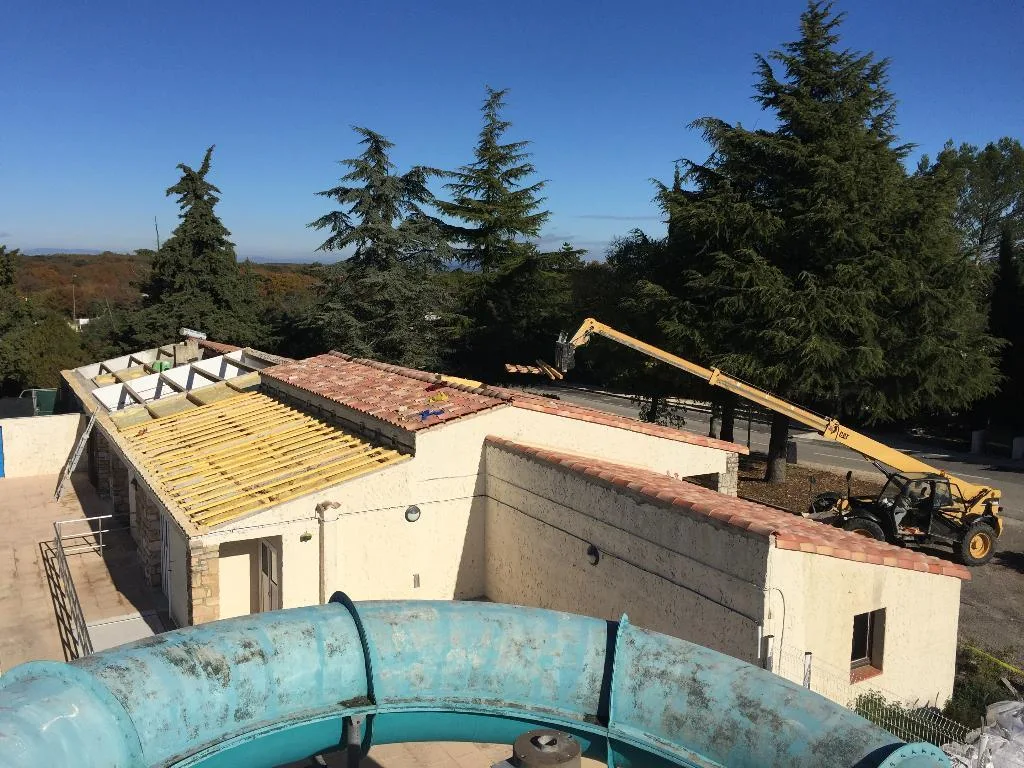 Réfection complète d'une charpente et d'une toiture par Pro'Renov à Alès
